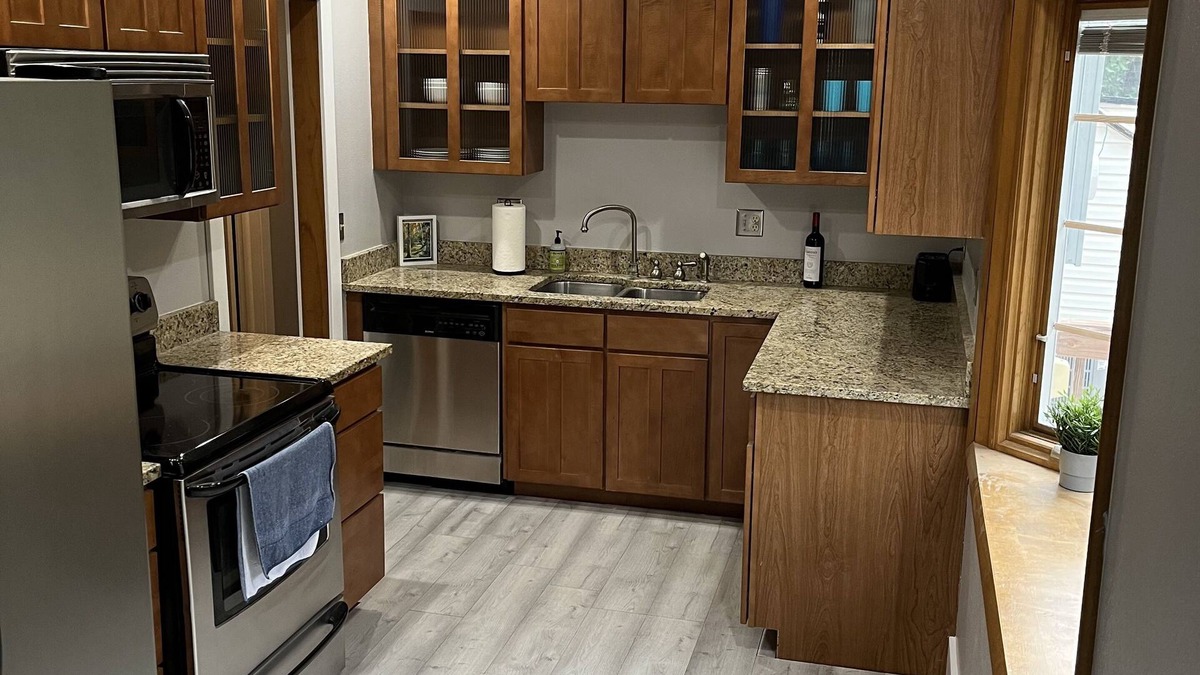 Southeast House | Cute 5-BR/2-BA house near Downtown and the Tech Center