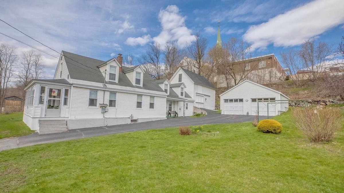 Littleton House | Cute 6-Bedroom Getaway in the heart of Littleton