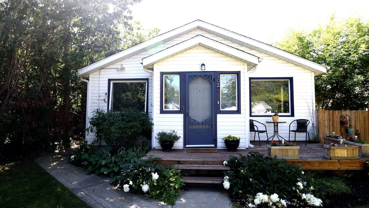 Sylvan Lake Cabin | Cute and cozy cabin a minute walk from the lake.