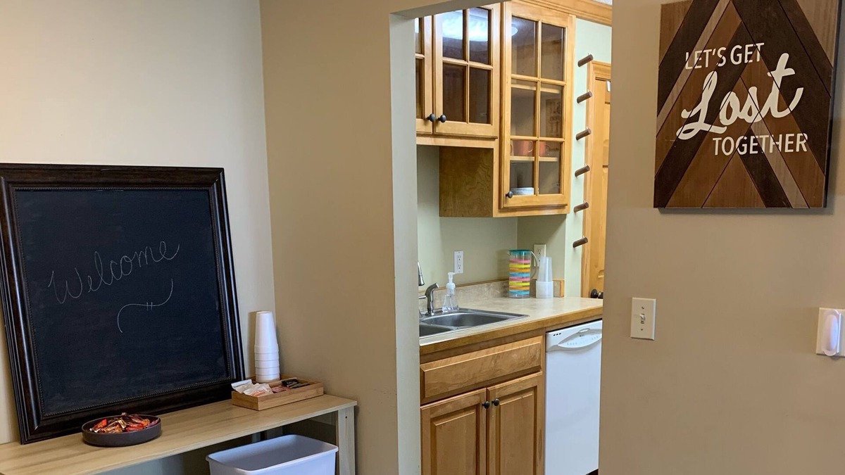 Chaska Condo | Cute and Cozy Chaska getaway! Great location and Pet friendly!