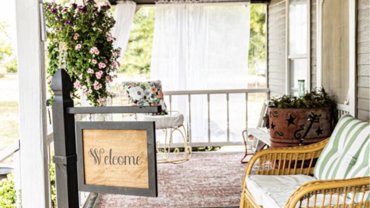 Atoka Cottage | Cute and cozy cottage in Atoka, home of Reba’s Place.
