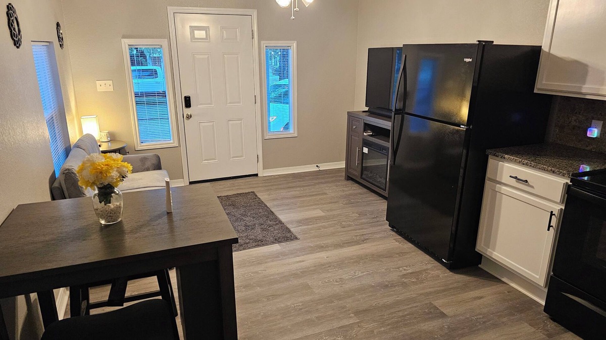 Van Buren House | Cute and Cozy!