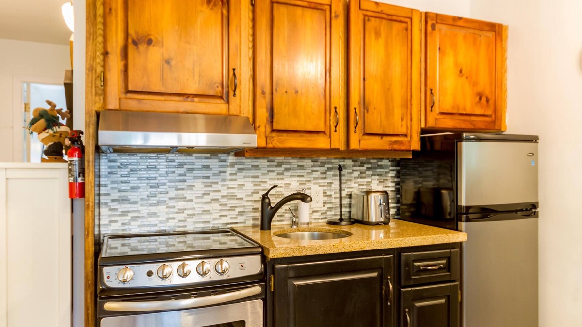 Whistler Creekside Condo | Cute and Cozy, Walk to Gondola Ski in Out