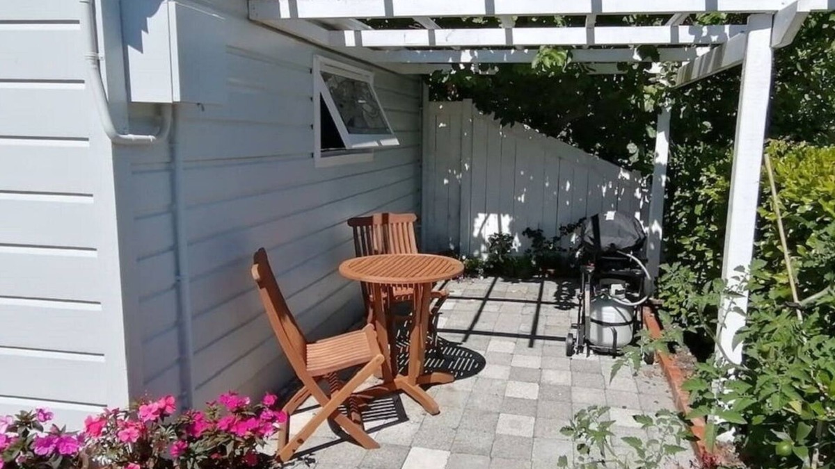 Hastings Cottage | Cute and private self Contained Cottage