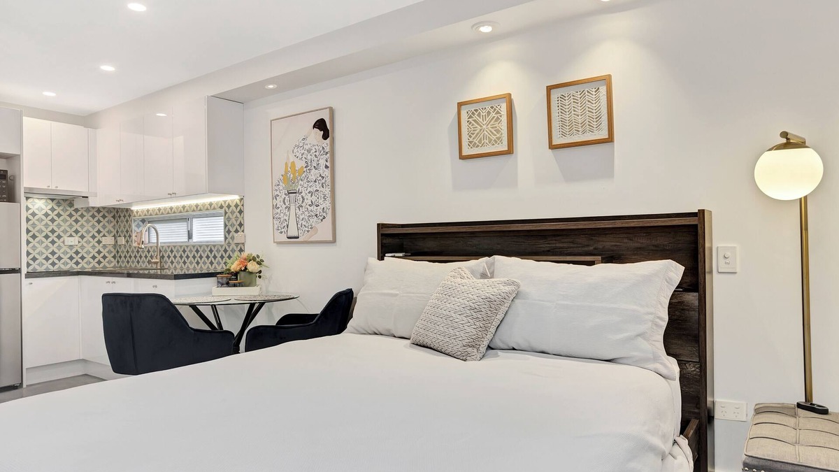 Graceville Apartment | Cute and super comfy fully selfcontained hideaway, pet friendly