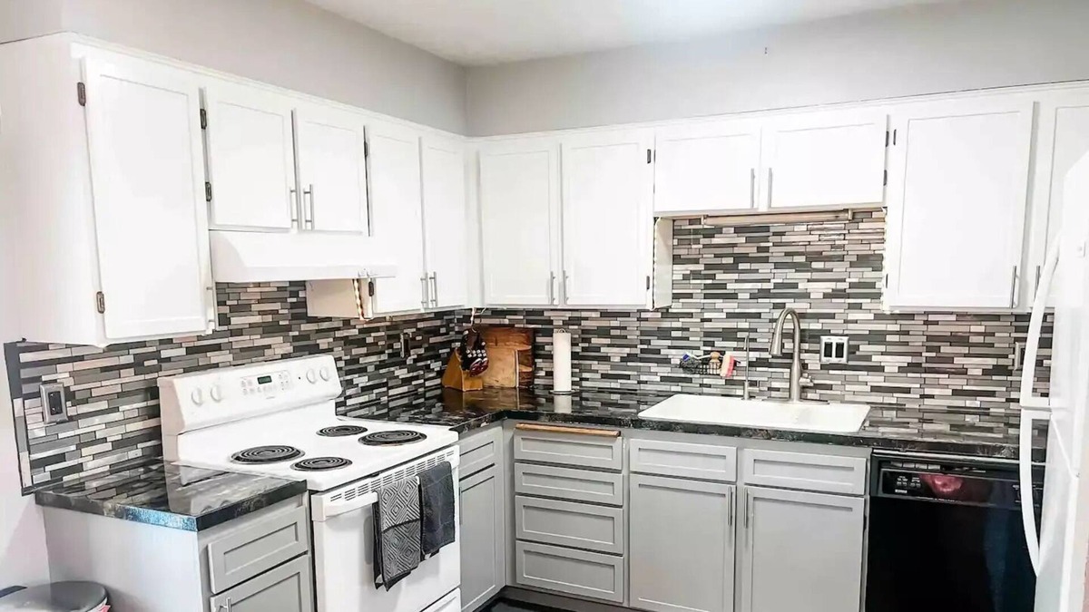 Prineville House | Cute and Updated Downtown Duplex