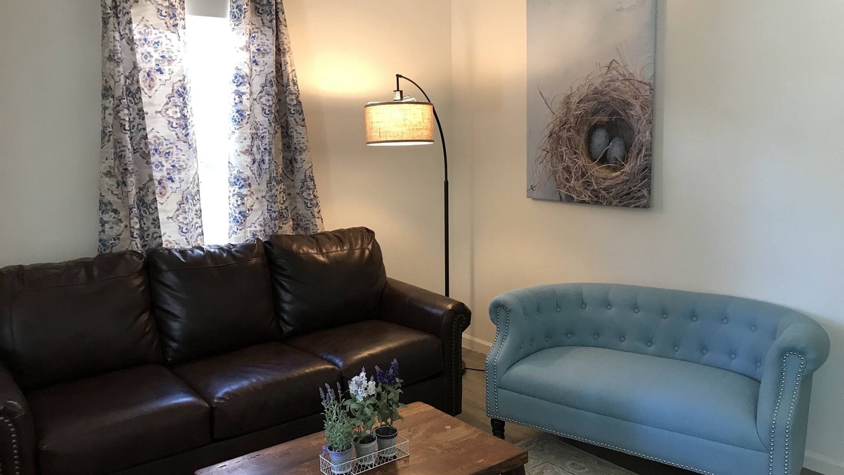 Deming Cottage | Cute Apartment in the heart of Deming, New Mexico with all the Amenities