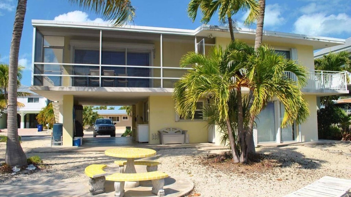Venetian Shores House | Cute Canal front Venetian Shores Weekly Rental!