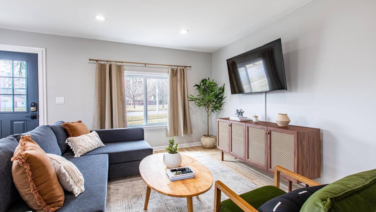 Melvindale House | Cute, Chic & Updated Melvindale Cottage!