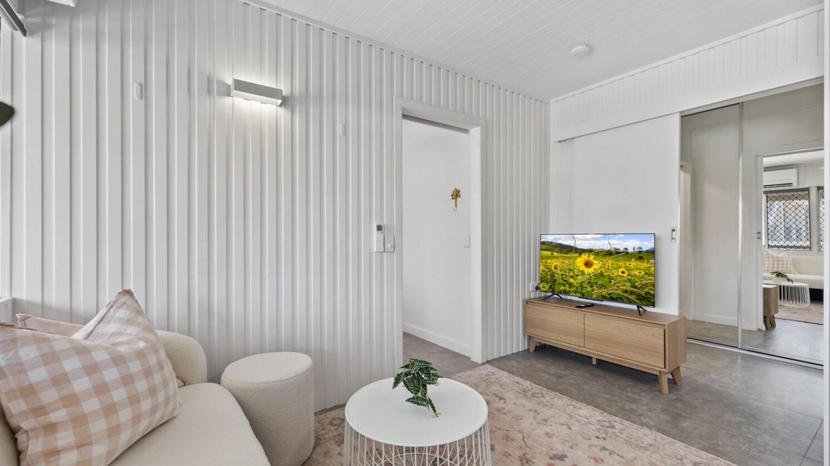 Sunshine Coast Apartment | Cute & Compact, pet friendly apartment easy access to Alex or Mooloolaba beaches