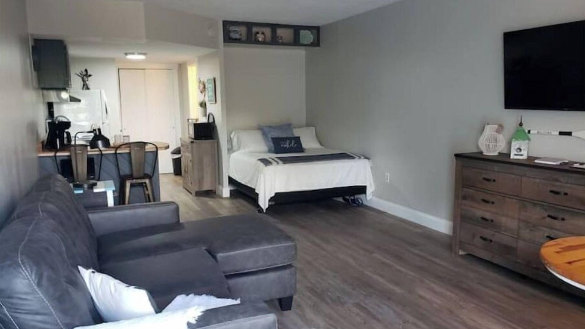 Huddleston Apartment | Cute condo with pool
