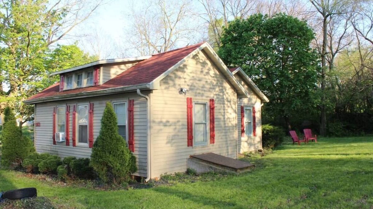 Wabash House | Cute Cottage in Wabash