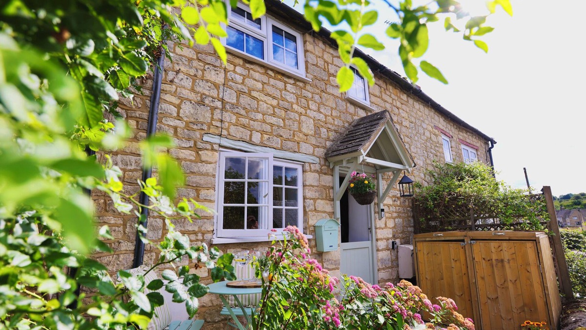 South Leigh Cottage | Cute cottage near a gorgeous village pub and a stones throw from many sights