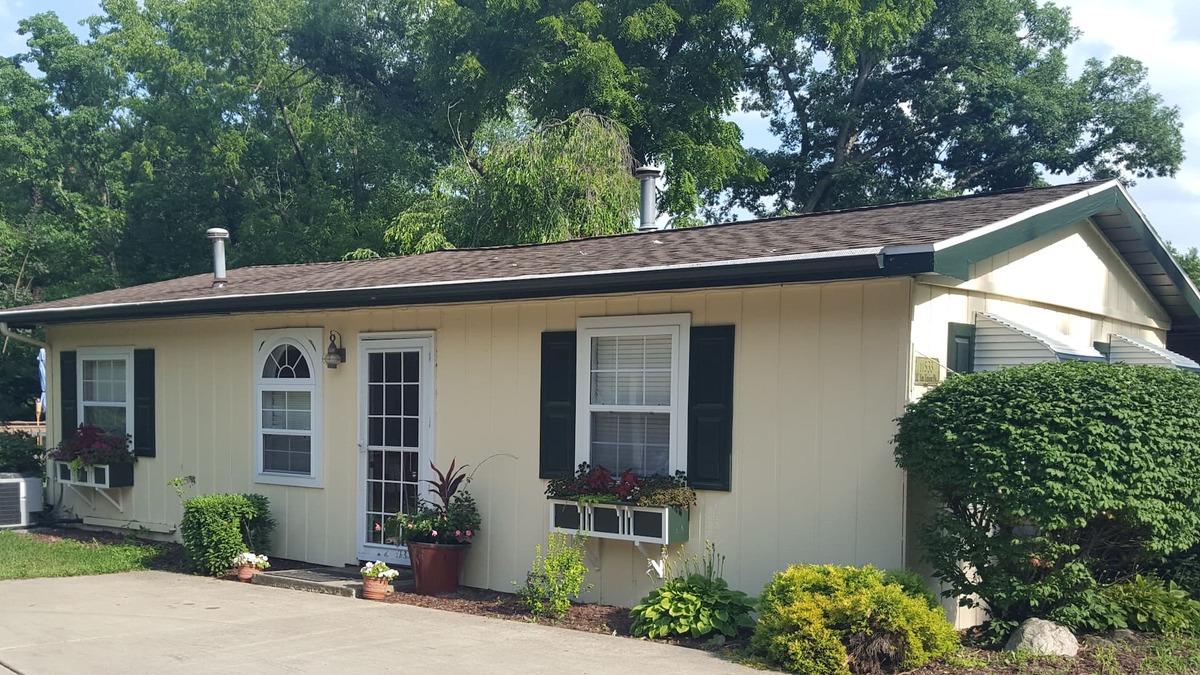 Monticello Cottage | Cute Cottage on Lake Freeman, Private Beach, Boating Paradise, Relaxing Get-Away