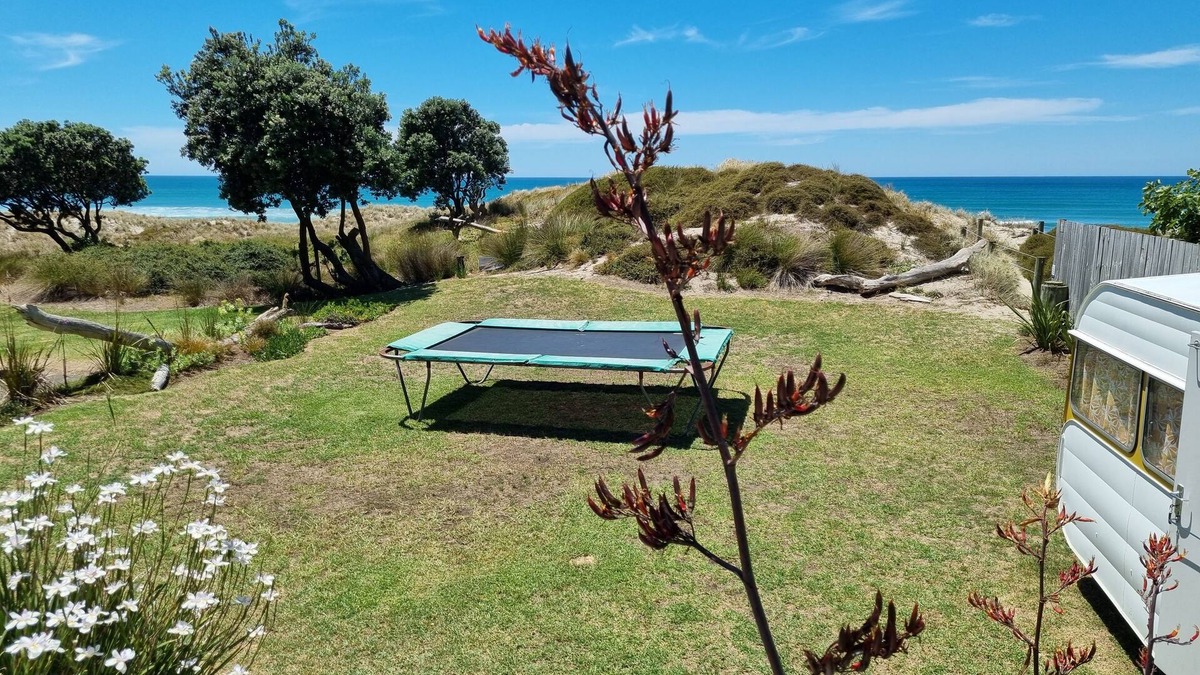 Mount Maunganui Cottage | Cute cottage on Mount beach front