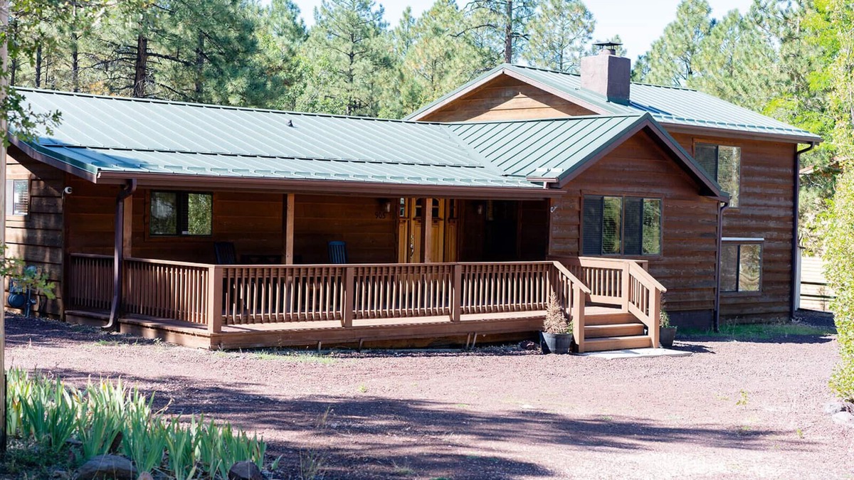 Pinetop-Lakeside Cabin | *CUTE COZY CABIN IN THE PINES*PET FRIENDLY*FENCED YARD*