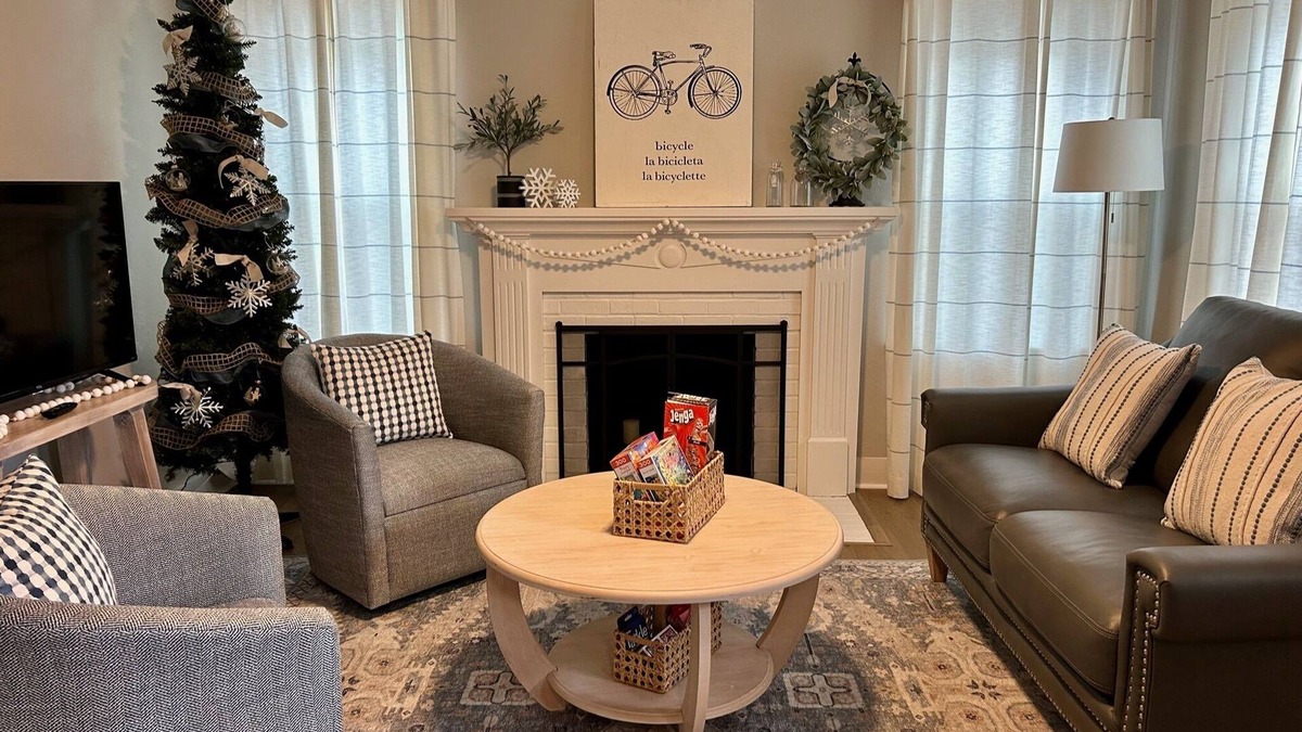 Rogers House | Cute & Cozy Downtown Cottage - Biking, Burgers, & Trails nearby