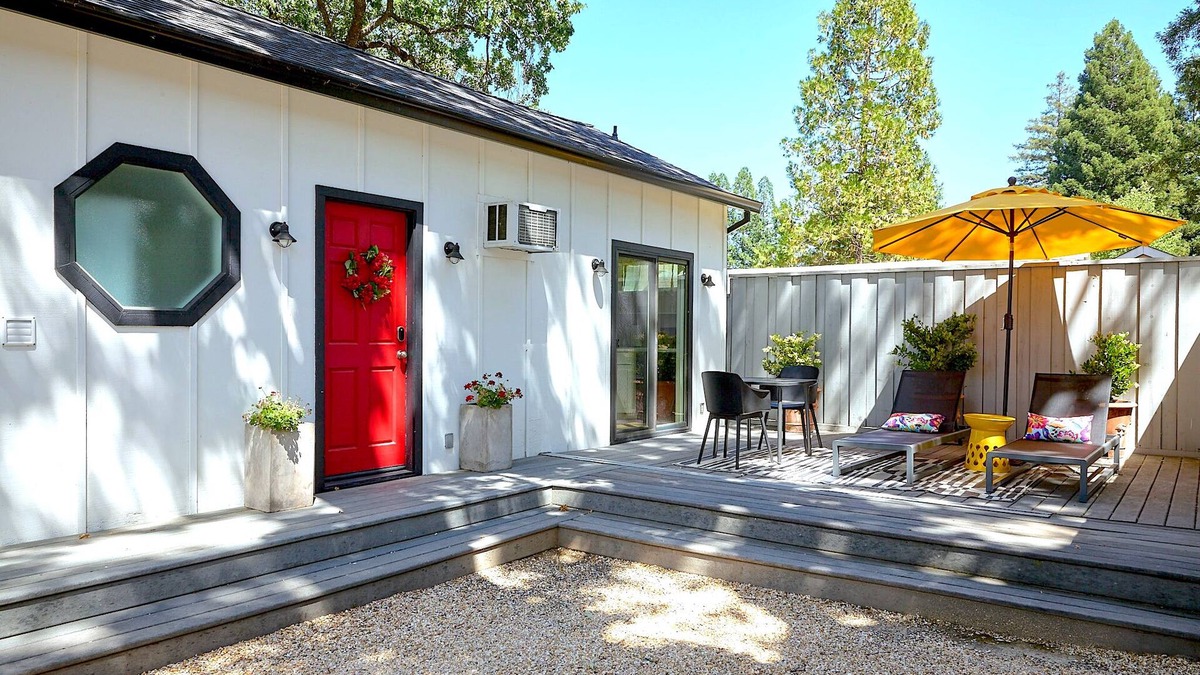 St. Helena House | Cute Downtown Saint Helena Wine Country Cottage!