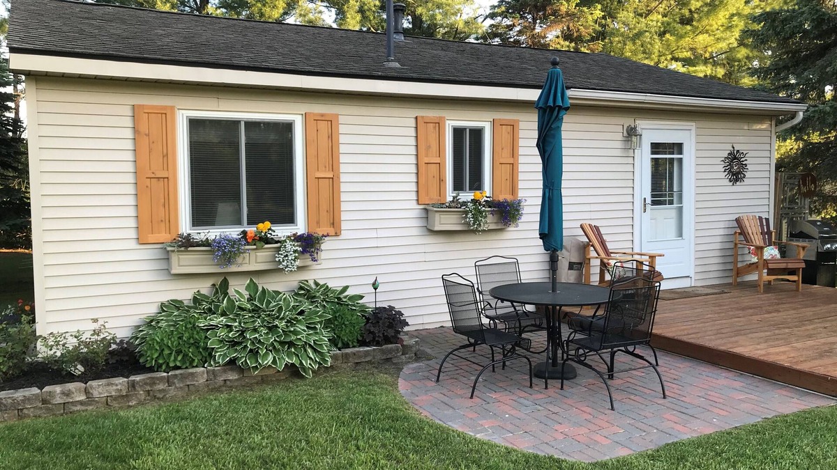 Traverse City Cottage | Cute fully furnished cottage w/shared frontage on Silver Lake , Traverse City!