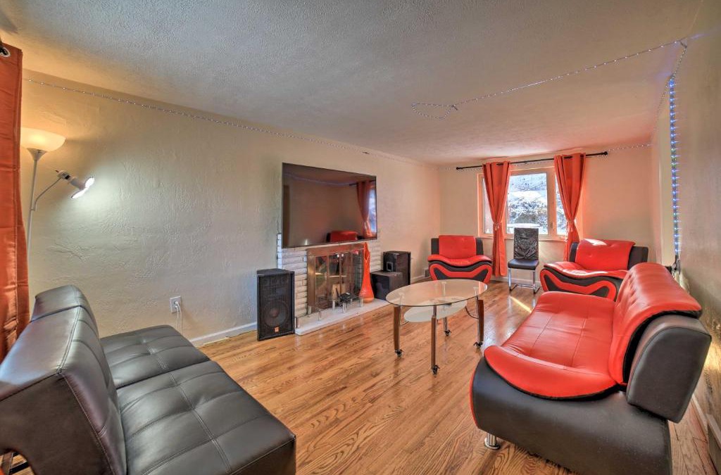 Mount Lebanon House | Cute Home with Patio about 7 Mi to Dtwn Pittsburgh