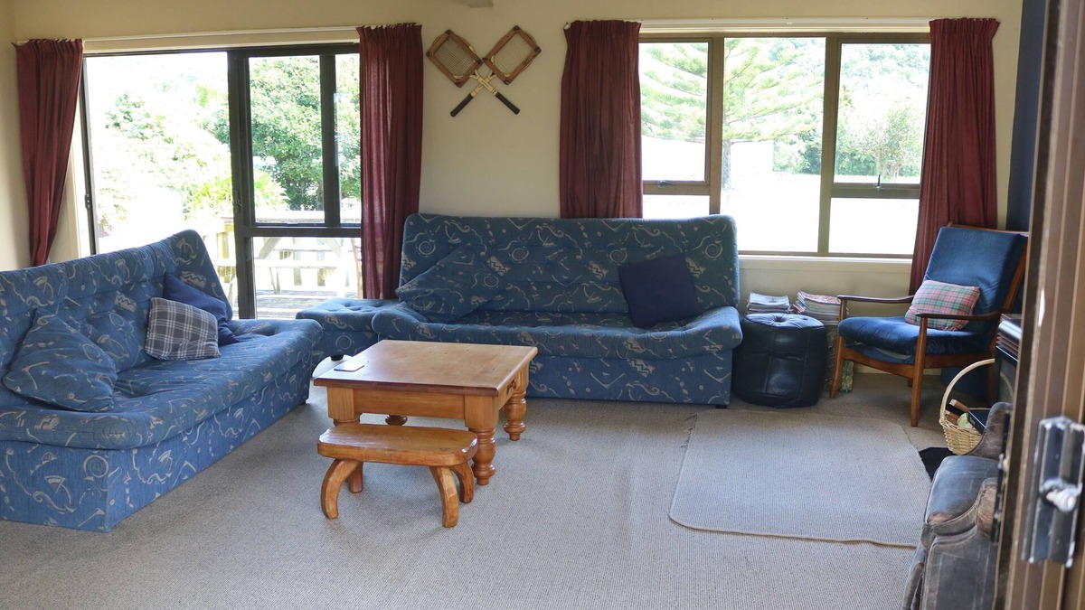 Kairakau House | Cute Kiwi Bach - KairakaunSleeps up to 15