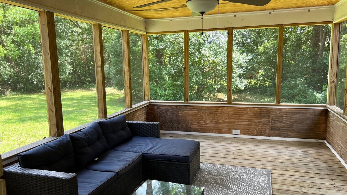 Valdosta House | Cute McRee Manor with large screened porch