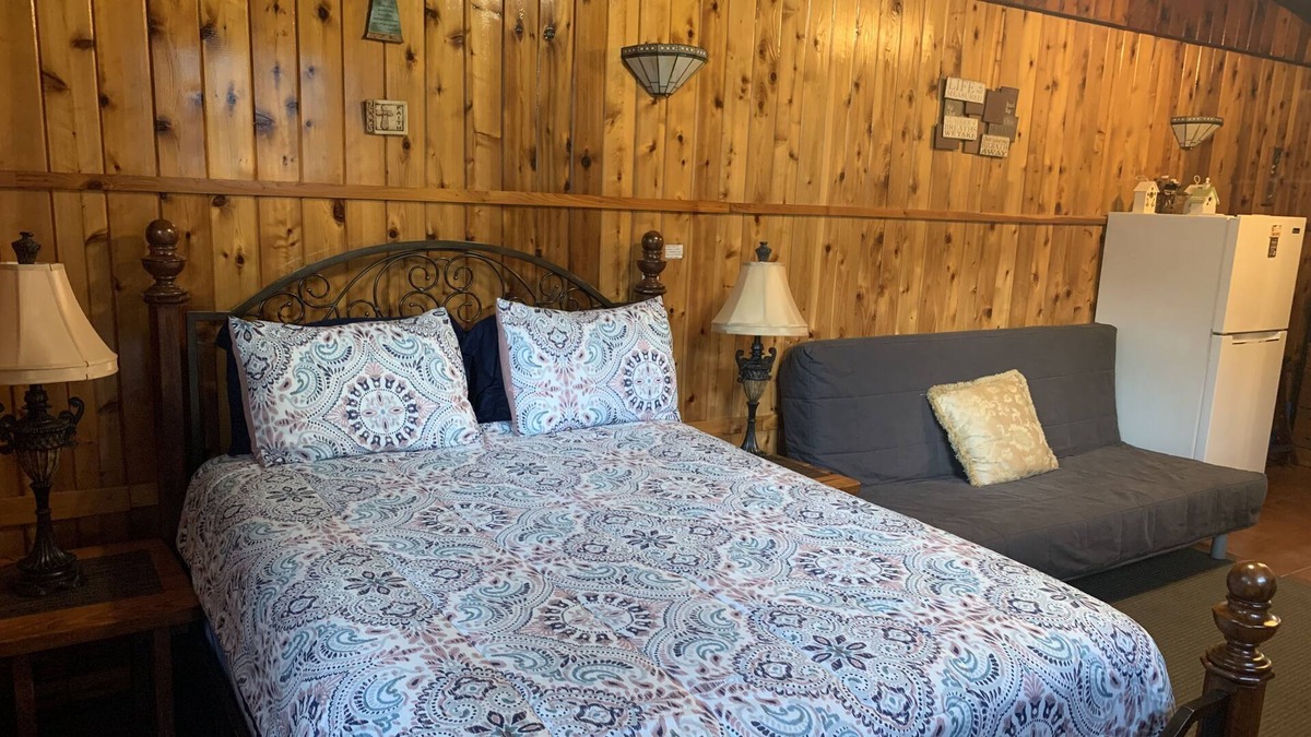 Timber Pond III Apartment | Cute, Quiet And Meticulously Kept. This Private Studio Is Close To Everything.