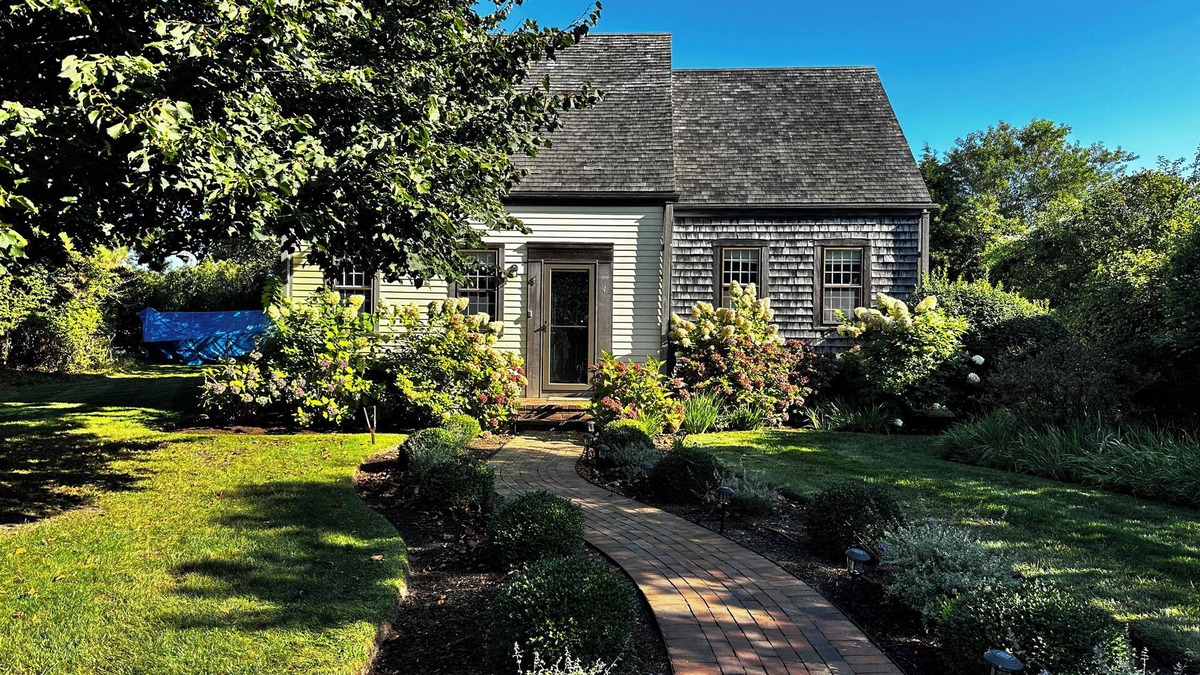 West of Town House | Cute, Quiet, Comfortable, Centrally Located, Outdoor Shower, Large Yard, BBQ