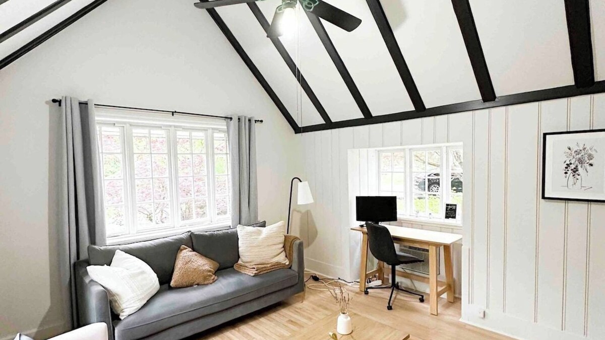 Suffern House | Cute Romantic Cottage!