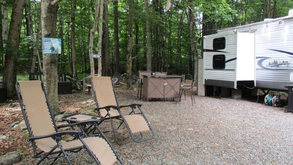 Gouldsboro House | CUTE RV Camper PET friendly with POOL LAKE Firepit and many more amenities