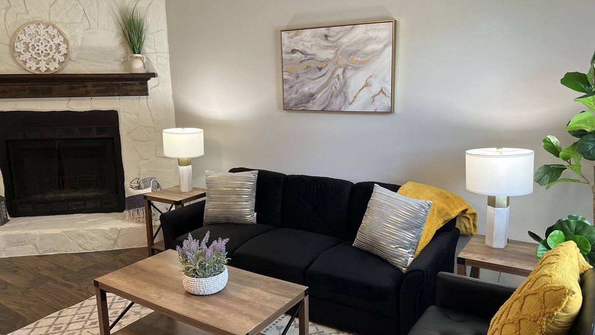 Lawrenceville House | Cute unit of a duplex near downtown Lawrenceville. Clean!