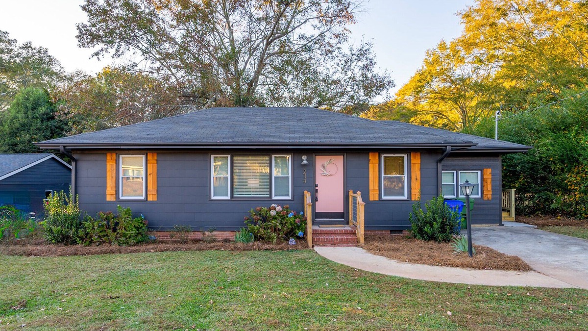 Monroe House | Cutest house in Monroe, GA - Walk to downtown.