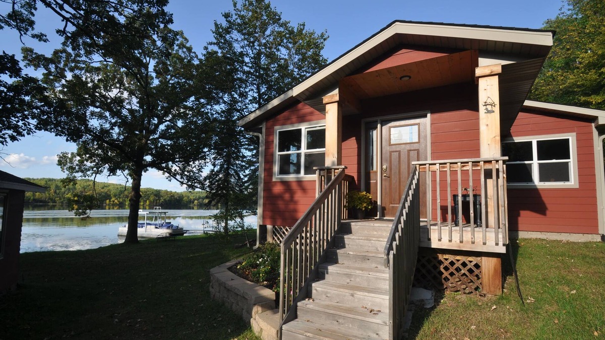Ironton Cabin | Cuyuna Lake cabin retreat. Fish, hike, bike trails, star gazing, mins to town.