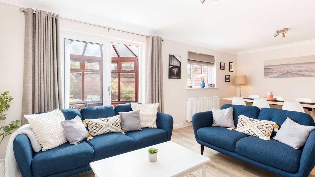 Leamington Spa House | CV32 6PX 11 Grange Mews Leamington Spa · Spacious & Comfortable 3Bed, Leamington Spa | Pass The Keys