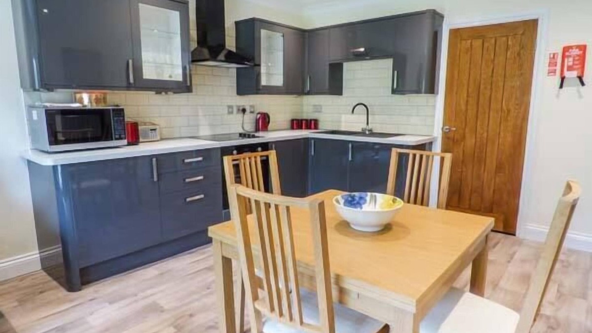 Pontyclun Cottage | Cwm Gran Meadows