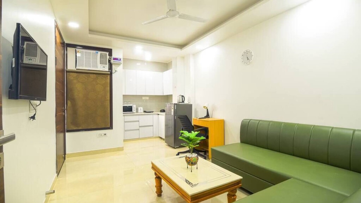 Sector 26A Apartment | Cyber Hub retreat near Global foyer