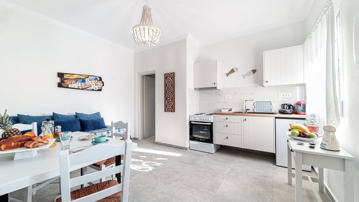 Akrotiri House | Cycladic traditional house minutes from Caldera beach