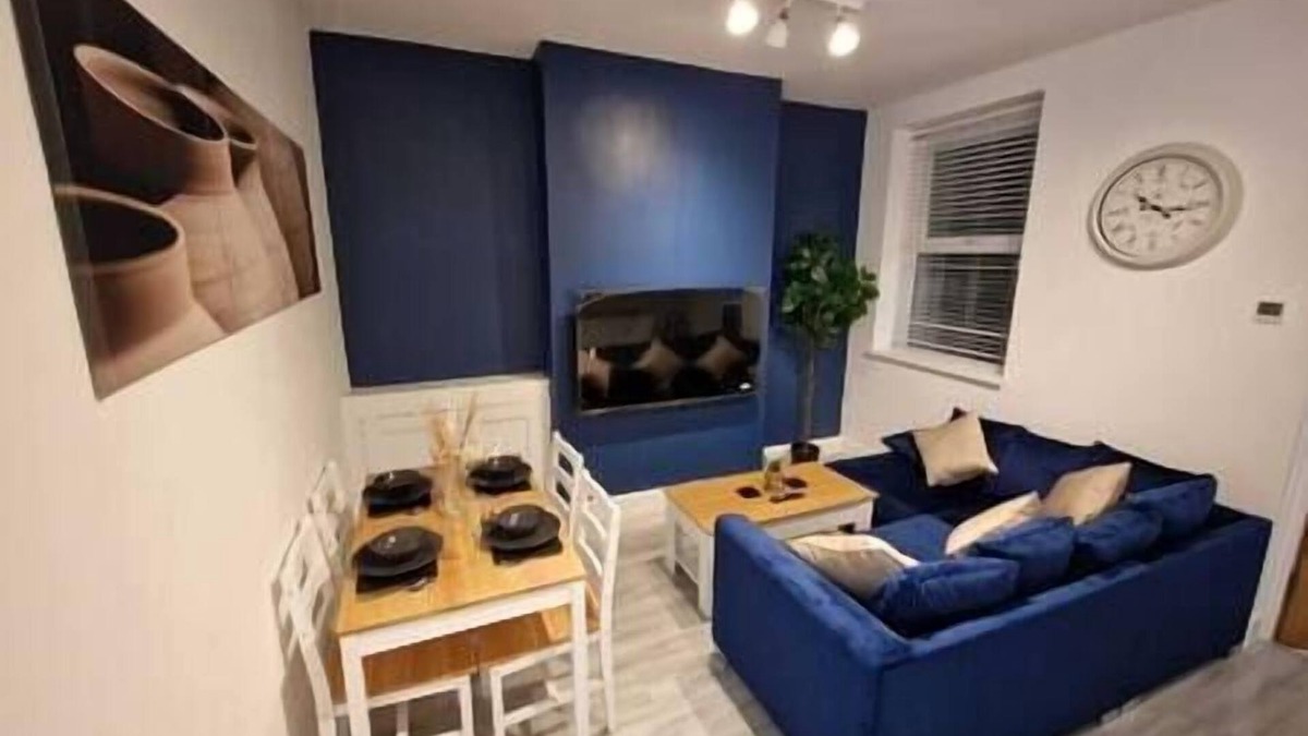 Plasnewydd Apartment | Cyfarthfa Triple Room 4 - Shared Bathroom - Near City Centre