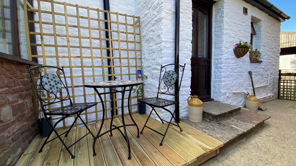 Monmouth Apartment | Cygnet Studio - Cozy retreat near historic Monmouth, castles and attractions.
