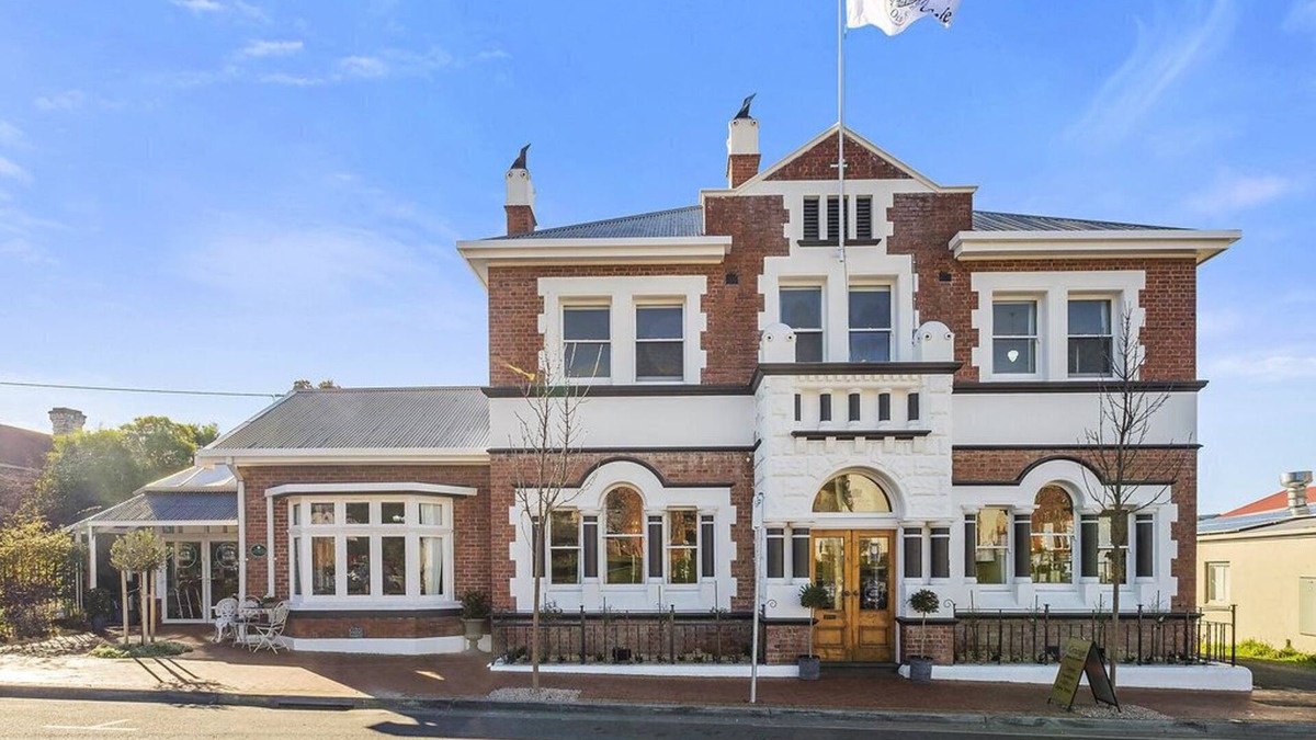 Cygnet Bed & Breakfast | CygnetOldBank- Accommodation, Cafe Escape the everyday, style & bliss