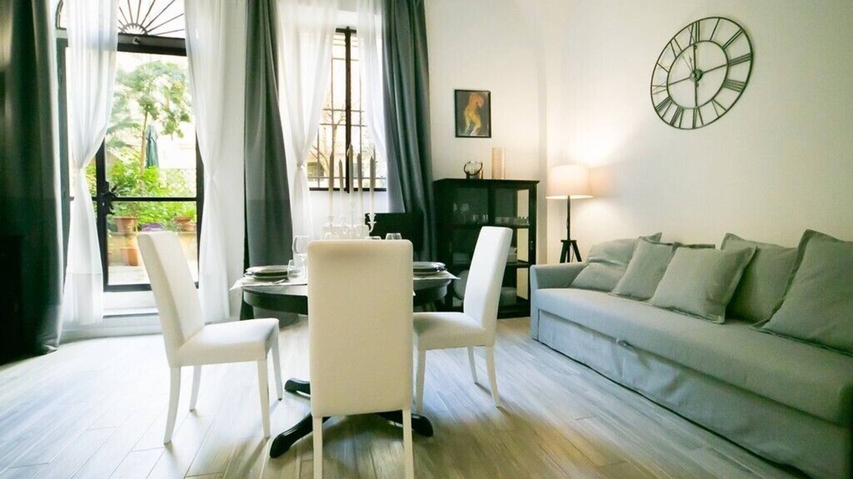 Santa Croce Apartment | Cynthia's garden- Apartment with private garden