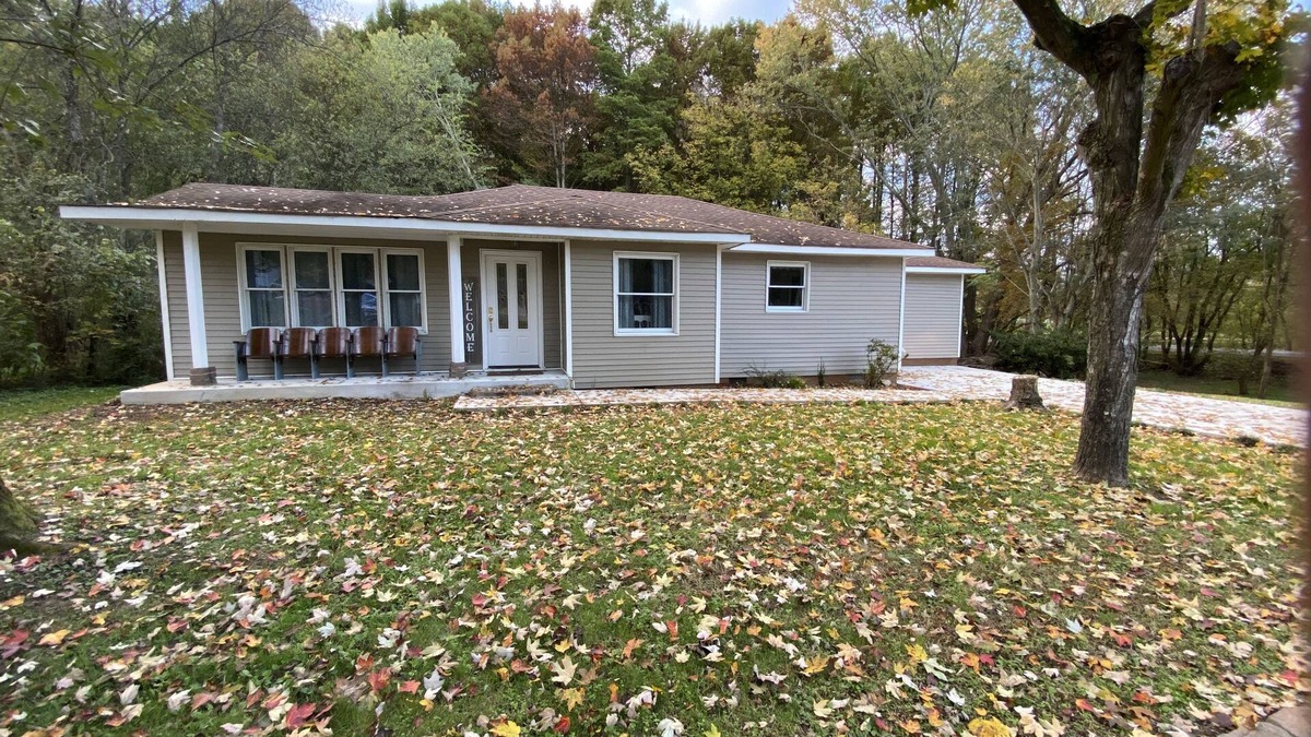 Charleston House | Cypress Cove - Cozy home just off Hiwassee River in Historic Charleston TN