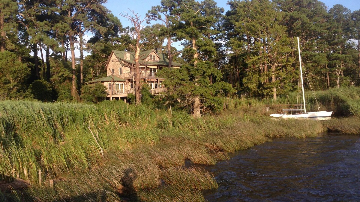 Kitty Hawk Bed & Breakfast | Cypress Moon Inn