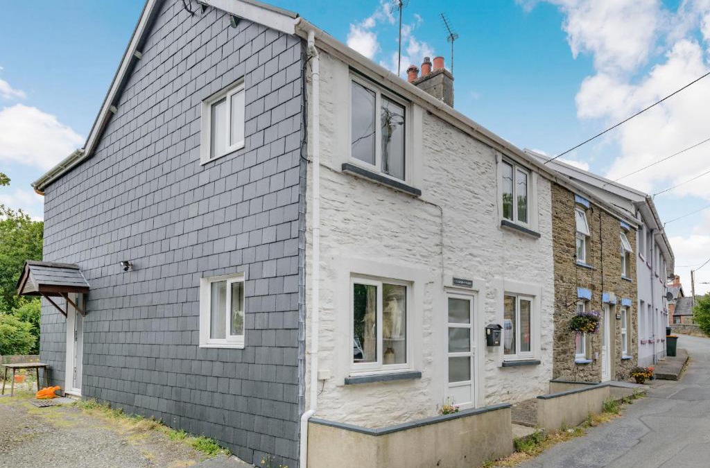 Tre Taliesin House | Cysgod Y Coed