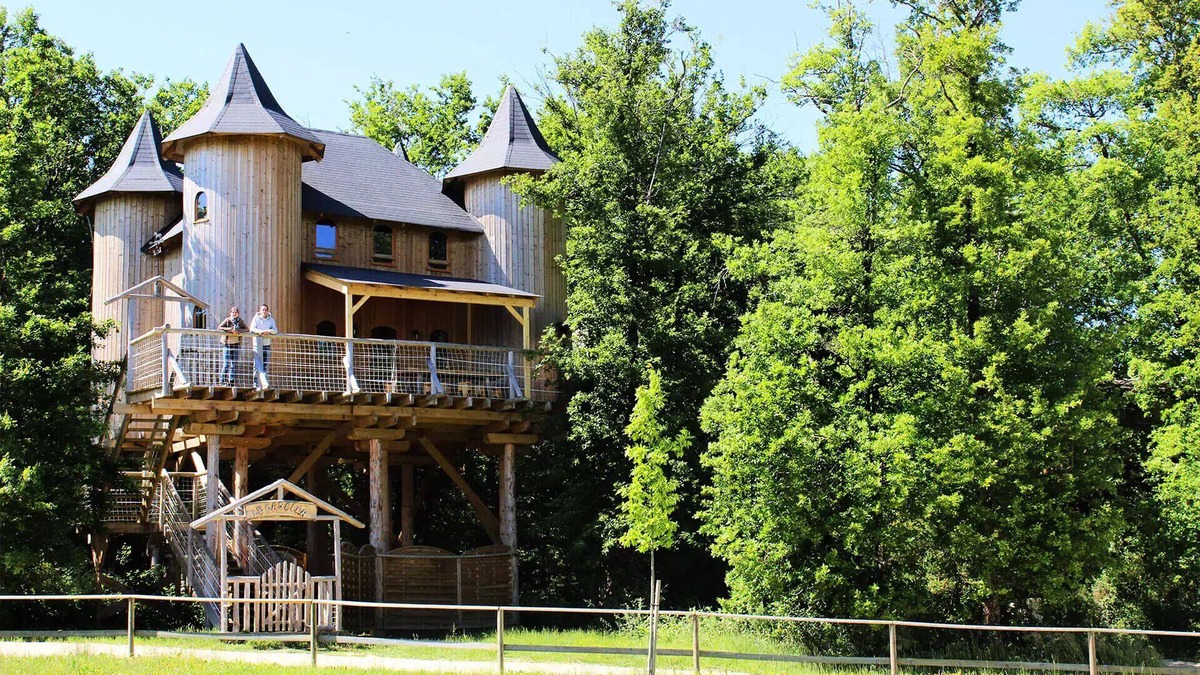 Dienne House | DéfiPlanet' in Dienné - Castle in the trees 4 Bedrooms 10 persons