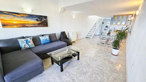 Urbanizacion Puerto de Estepona Apartment | Dúplex con vistas al mar,cerca de playa y puerto