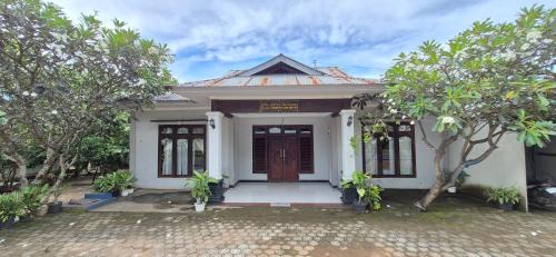 Labuan Bajo House | d'Alvin Multiple Stays