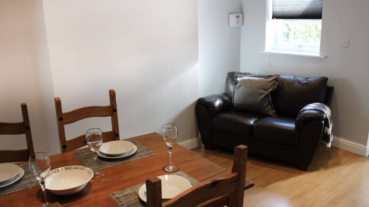 Beighton House | D's Place Close to J30/J31 on M1 - FREE PARKING - Spacious