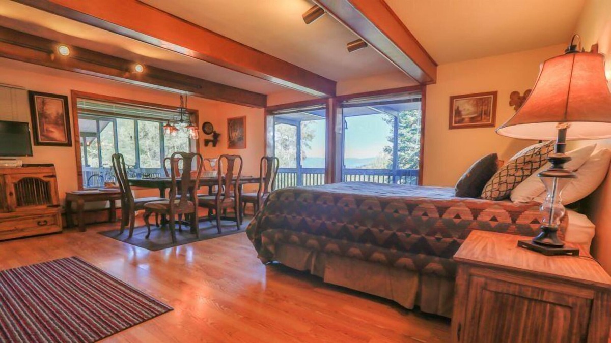Glenwood Springs Condo | D1: Larger than the standard Studio, D1 has lots of extra space and great views.