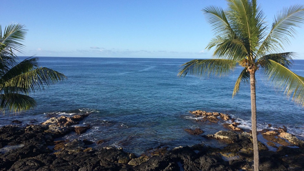 Historic Kailua Village Condo | D35 Kona Reef - True Oceanfront & Top Floor! AC throughout!